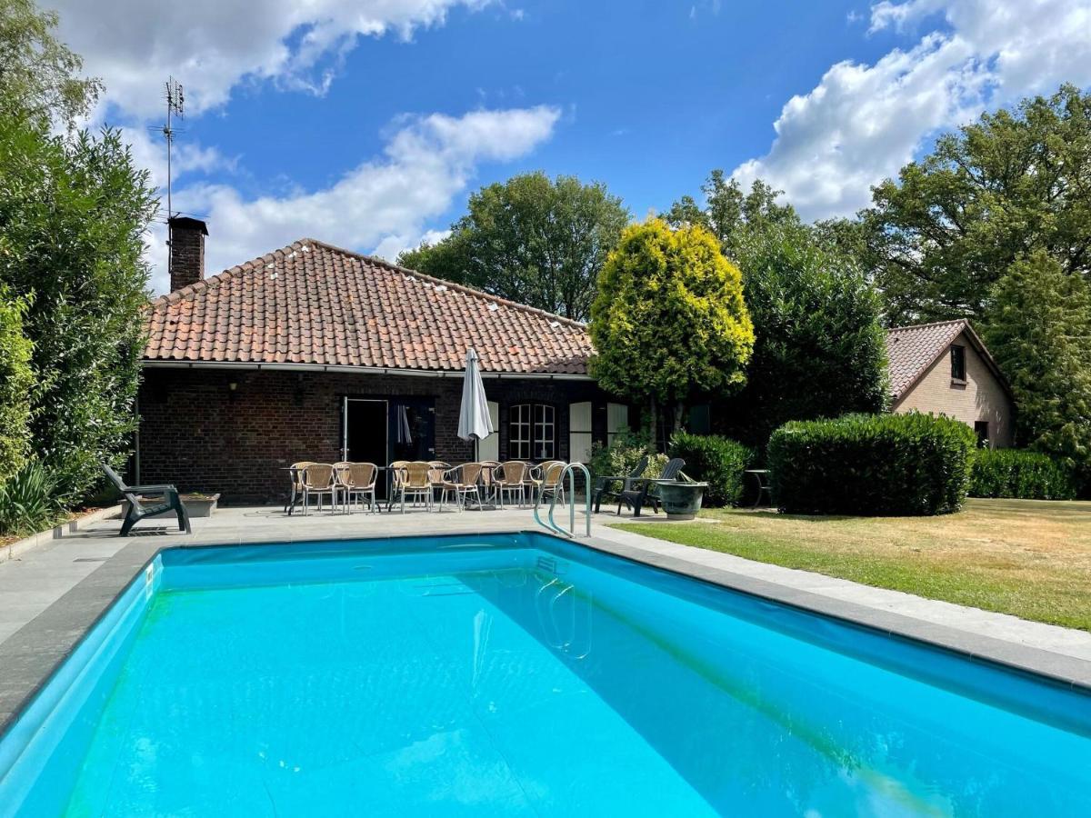 Magnificent Farmhouse In Sint Joost Eksteriør billede